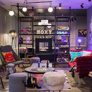 Moxy Old Town Otel